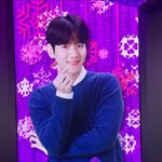 [백현] <b>롯</b>면 니트백현 진짜 예쁘다