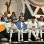방탄 너무한거 아니냐? <b>수상</b>소감하는데 자세봐