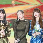 어제 몸매 라인 다보이는 <b>밀착</b> 원피스 입은 제니jpgif