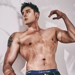 줄리엔강 사람이 아니야..ㄷㄷㄷ