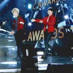 [방탄소년단] 정국이...용기<b>내서</b> 공손하게 손 내밀었지만...