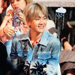 [EXO] 변백현 오늘 팬들한테 너무 이쁘게 웃어주잖아ㅠㅠㅜㅜㅜ