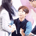 박보검은 김수현 따라가려면 아직 한참 멀었다<b>gif</b>