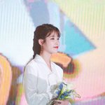 아이유 또 <b>착장</b> 존예 쩐다