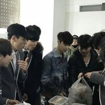 [EXO] 연습생들 밥사주는<b>레이</b>