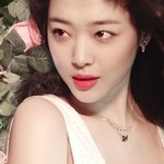 <b>설리</b> 예쁘다