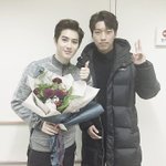 [EXO] <b>진정</b>하고 들어와