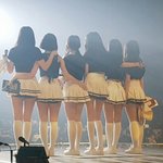 여자친구 콘서트 의상 개<b>오바</b> 아니냐?;;
