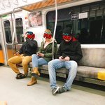 지하철 3호선 <b>열차</b> 내에서 병맥주 마시던 외국인들