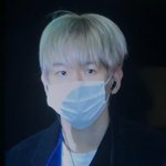 [백현] 백현이 출국 <b>플뷰</b>