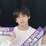 뷔 최근에 흑발한거 봄?? 개미쳤어