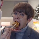 [EXO] <b>치킨</b> 앙!!!!!