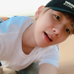 [백현] [<b>SNS</b>] 백현, 두바이서도 숨길 수 없는 귀여움