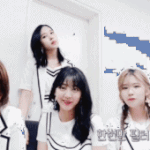 현실적인 카메라 필터에 당황한 <b>사나</b>