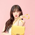 꽃 미모 발산한 아이린...