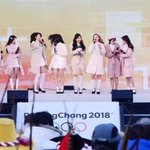 [모두드루와] <b>영하</b> 11도에서 얇은 코트입고 무대한 그룹