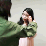 근데 눈썹칼로 눈썹 밀면