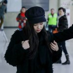 제니 머리부터 <b>발끝</b>까지 올블랙 사복