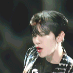 [EXO] 백현 흑발이 <b>찰떡</b>이다