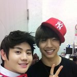 [댓글부탁해] BAP의 방용국도 <b>양요섭</b> 못지않게 얼굴 작다며