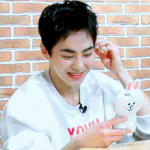 [시우민] 내가 산 토순이 유치하다고 놀리더니 자기가 푹 빠져버린...