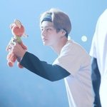 [연예인] <b>뷔</b>랑 닮지않았어?
