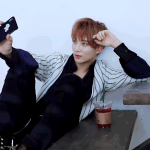 [세븐틴] 윤정한 <b>발</b>로 <b>사진</b>찍는줄ㅋㅋㅋㅋㅋ