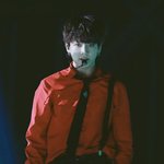 <b>멜빵</b> 입은 아이돌