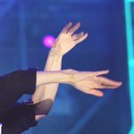 [EXO] 이게 남자<b>손목</b>이냐