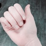 아니 근데 손톱은 도대체 어떻게 예쁘게 기르는 거냐