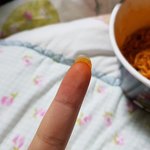 [드루와] 불닭 소스 <b>손톱</b>에 들어감 ㅅㅂㅅㅂ