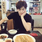 [EXO] 야 나 손거울 만드려는데 사진 추반좀