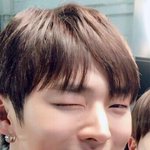 [윤지성] 지성이 교정했나봐..