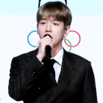 [백현] 순둥한 얼굴로 애국가 부르는 백현이 <b>gif</b> 2