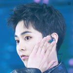 [시우민] 시우민 이거 화장품<b>cf</b>찍는 포즌데