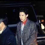[EXO] 옷은 충격이지만 얼굴은 언제나 <b>열일</b>중