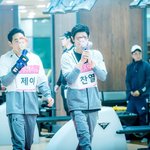 [EXO] 뒷북조카미안한데 이분어케<b>세후</b>니부채 들고있는것..?