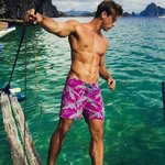 [워마드띵문] 도서실책상에 카메라설치했더니..