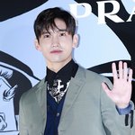 [댓글부탁해] 프라다 행사에서 수만이네꽃밭