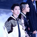 [EXO] 이 사진 <b>지린다</b>