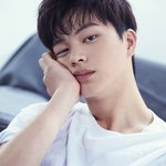 머리부터 <b>발끝</b>까지 잘생김 육성재 !