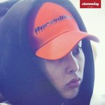 [시우민] 시우민이 모자 <b>위에</b> 후드를 눌러쓰면?