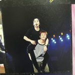 [시우민] 시우민 리허설에서 동생한테 업혔다고