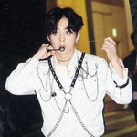 [EXO] 민석.. 이런 의상으로 무릎꿇고 앉아 있는거 넘나 <b>위험</b>