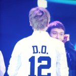 [백현] 경수<b>셔츠</b> 입은 백현이 ㅋㅋ