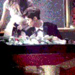 설현 드레스 정리해주는 박보검 jpgif