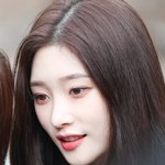 <b>정채연</b> 렌즈뭘까