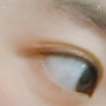 <b>눈아래</b>에 립밤 쓱쓱 그엇는데 핑크빔 도는 애굣살 섀도우같음
