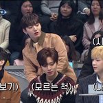 [박우진] 박장꾸ㅋㅋㅋㅋㅋㅋㅋㅋㅋㅋㅋ (<b>시선</b>회피)
