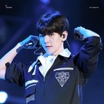 [백현] 백현 아이컨<b>택</b> 이거 ㄹㅇ 개쩐다
